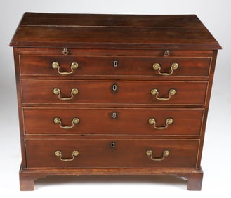 Georgian Mahogany Graduated Four Drawer Bachelor's Chest of Drawers, late 18th Century