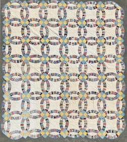 Double Wedding Ring Patchwork Quilt, circa 1930s