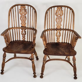 Pair of Antique English Elm Bow Back Windsor Armchairs, 19th century