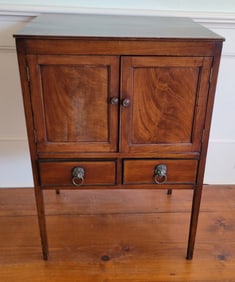English Hepplewhite Mahogany Bedside Commode, circa 1820