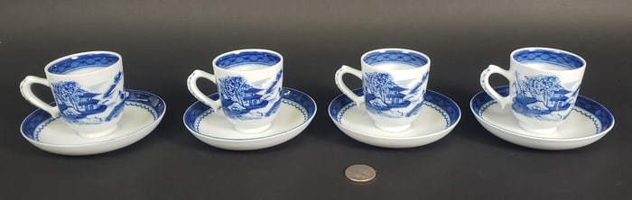 Set of Four Mottahedeh Canton Style Tea Cups and Saucers