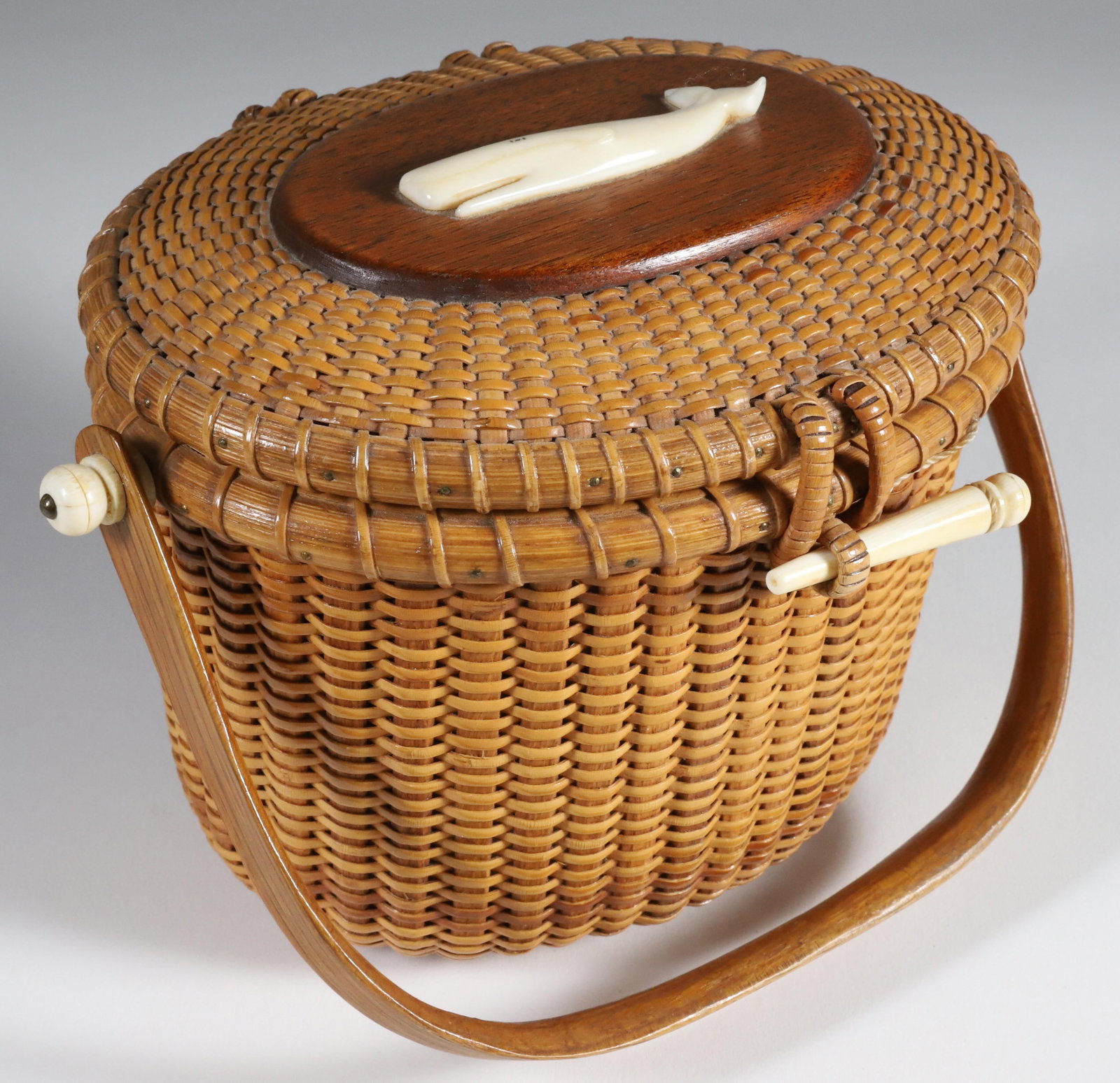Michael Kane Nantucket Friendship Basket, circa 1976: Michael Kane Nantucket Friendship Basket, circa 1976, with Charlie Sayle carved whale on lid, signature branded upon the bottom: Made by Mike Kane, 1976, Nantucket Island Height 5.5 in. Width 7 in. De
