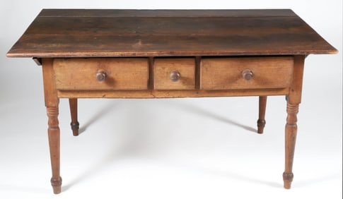 Pennsylvania Walnut Three-Drawer Kitchen Table, early 19th Century