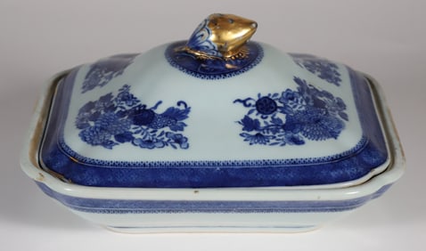 Fitzhugh Covered Vegetable Dish, circa 1790-1810