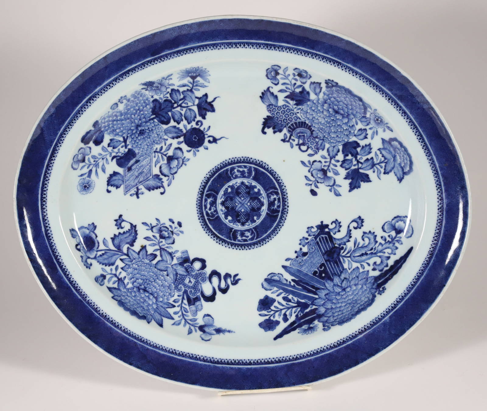Chinese Blue and White Fitzhugh Porcelain Platter, circa 1790-1810