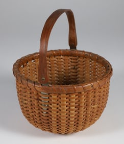 Vintage Nantucket Open Swing Handle Nantucket Basket, circa 1920s