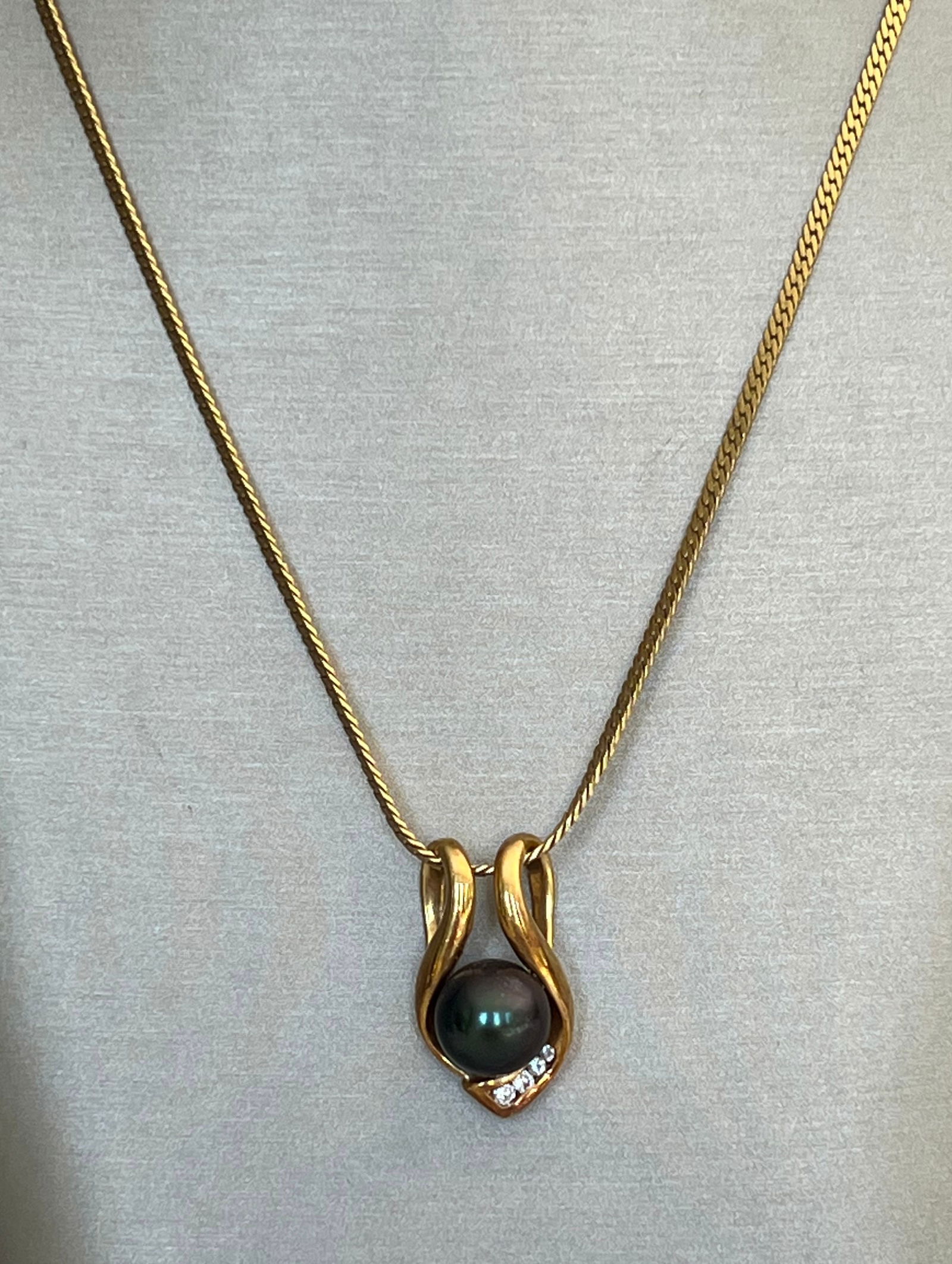Vintage 18k Gold, Diamond and Black Pearl Pendant on Gold Chain (1 of 4)