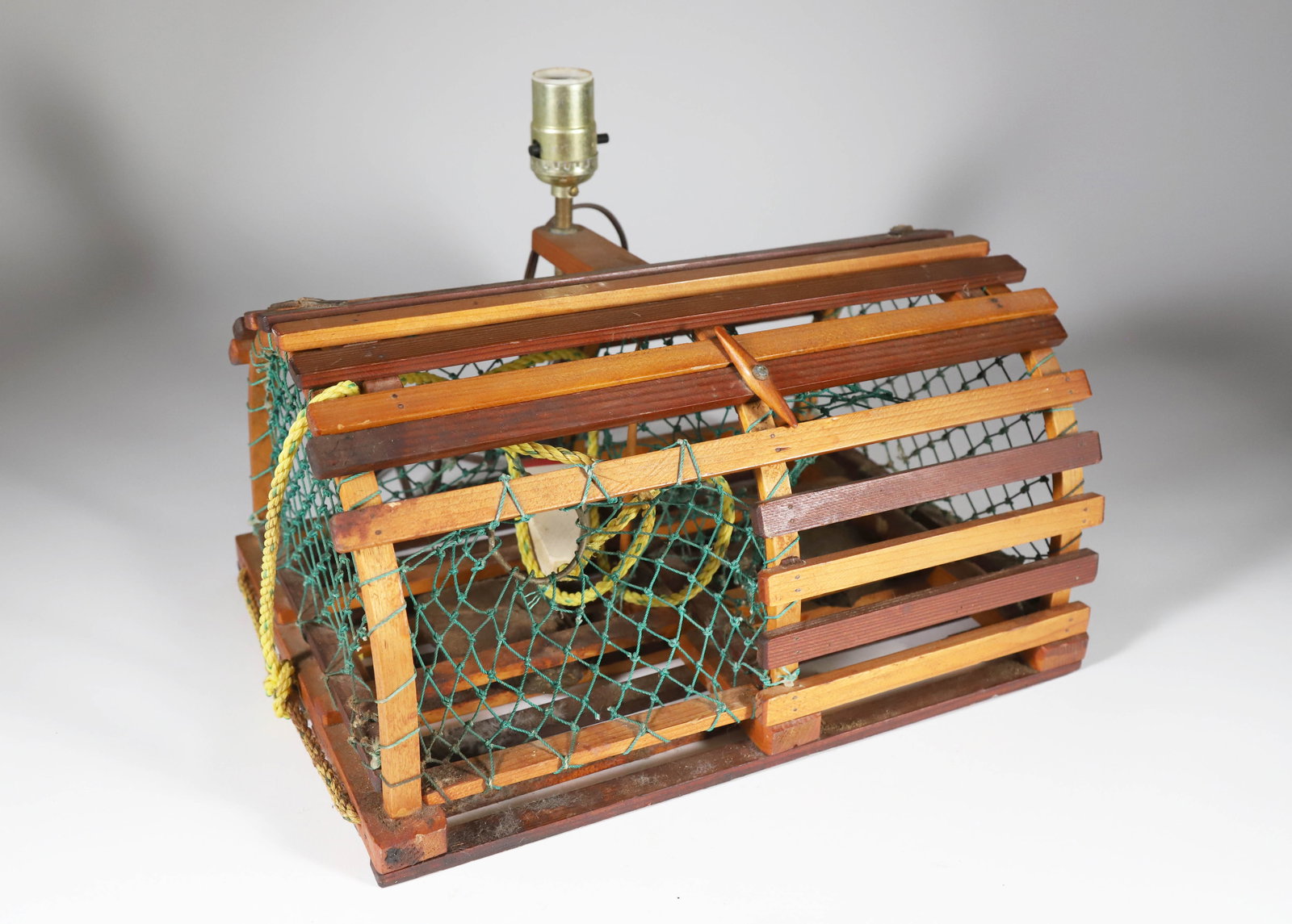 Vintage Folk Art Miniature Lobster Trap Lamp (1 of 7)