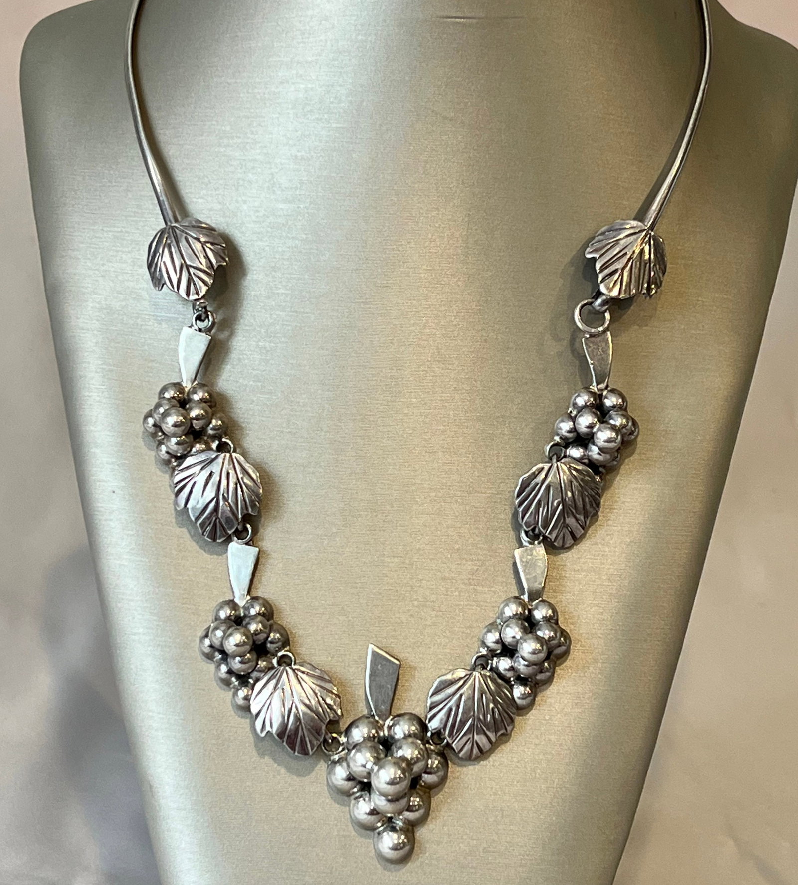 Vintage Mexican 925 Sterling Silver Grape and Leaf Necklace (1 of 5)