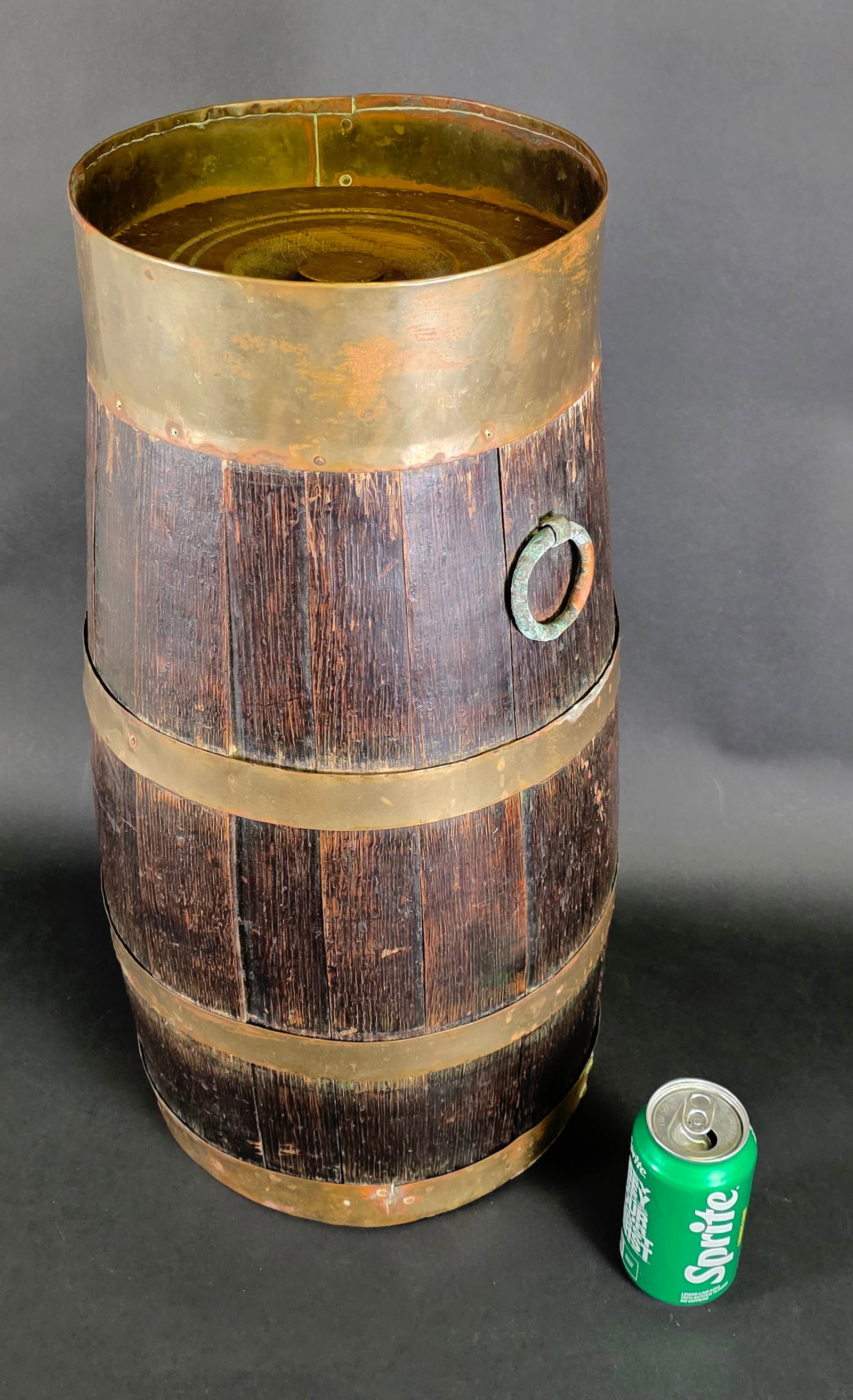 Antique English Oak Brass Bound Barrel Keg Peat Bucket, 19th Century: Antique English Oak Brass Bound Barrel Keg Peat Bucket, 19th century, barrel stave construction, with removable wooden lid, brass collar and dual flanking carrying handles. Height 22.5 in. Width 11.5