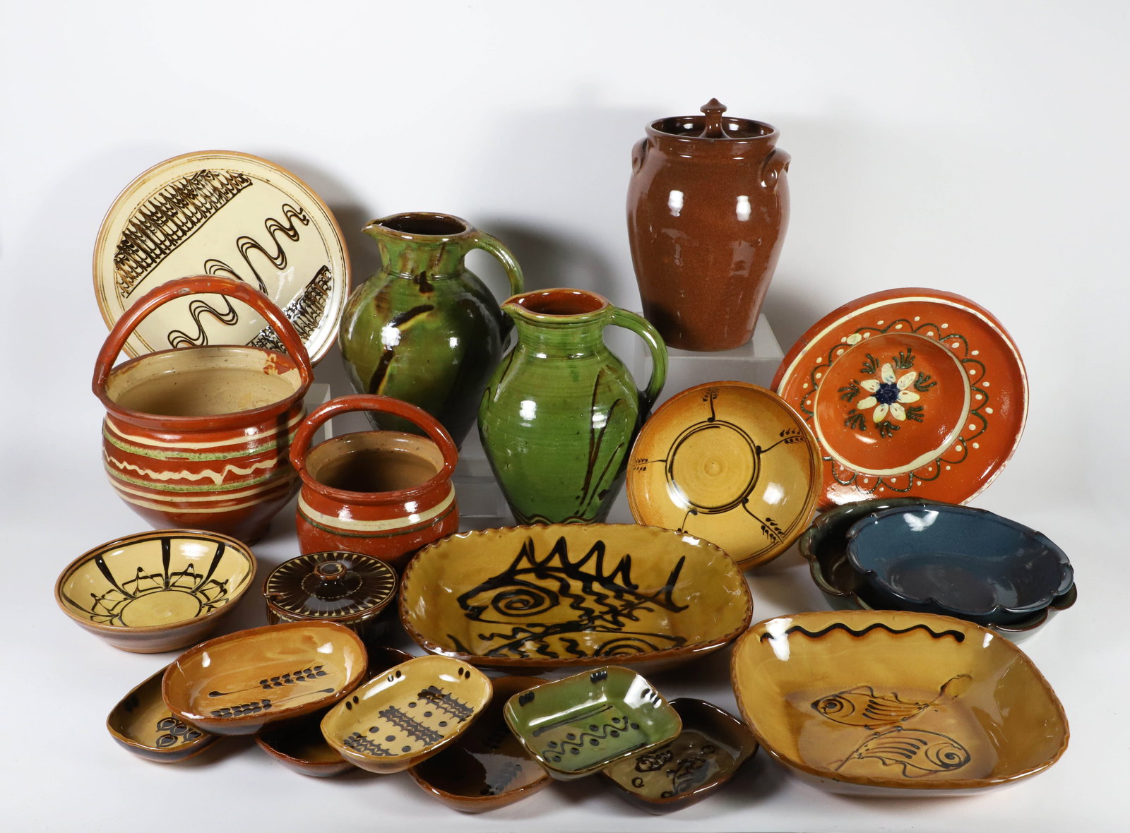 Assortment of 21 Pieces of Scandinavian and American Ceramic Pottery: Assortment of 21 Pieces of Scandinavian and American Ceramic Pottery