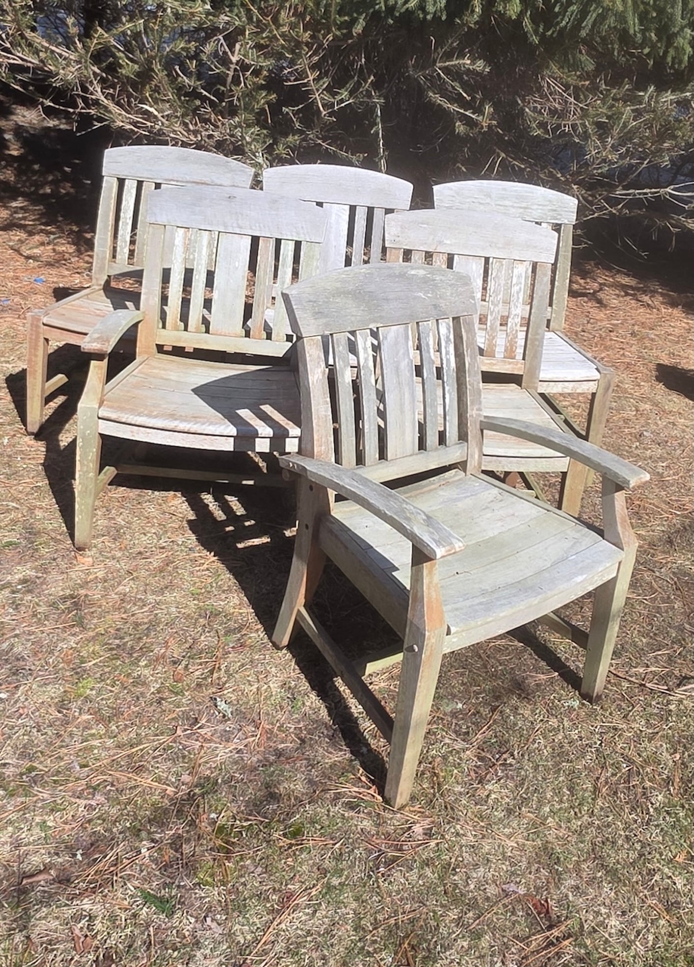 Set of Six Teak Outdoor Dining Chairs: Set of Six Teak Outdoor Dining Chairs, two arm chairs and four side chairs.