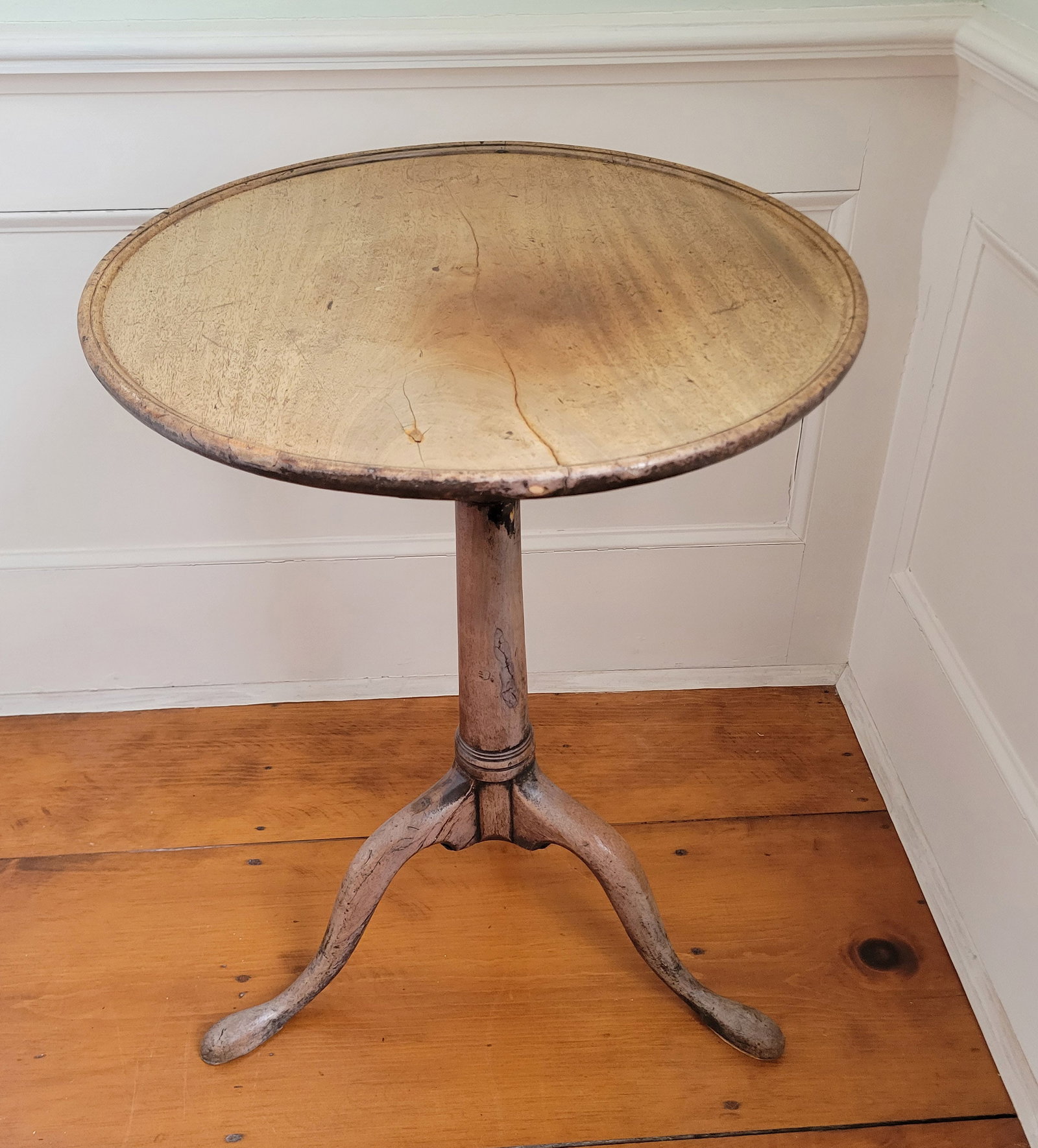 Mahogany Birdcage Round Tilt Top Candlestand, 19th Century: Mahogany Birdcage Round Tilt Top Candlestand, 19th Century, straight standard continuing to down-swept legs ending in slipper feet Height 27 in. Diameter 20 in.