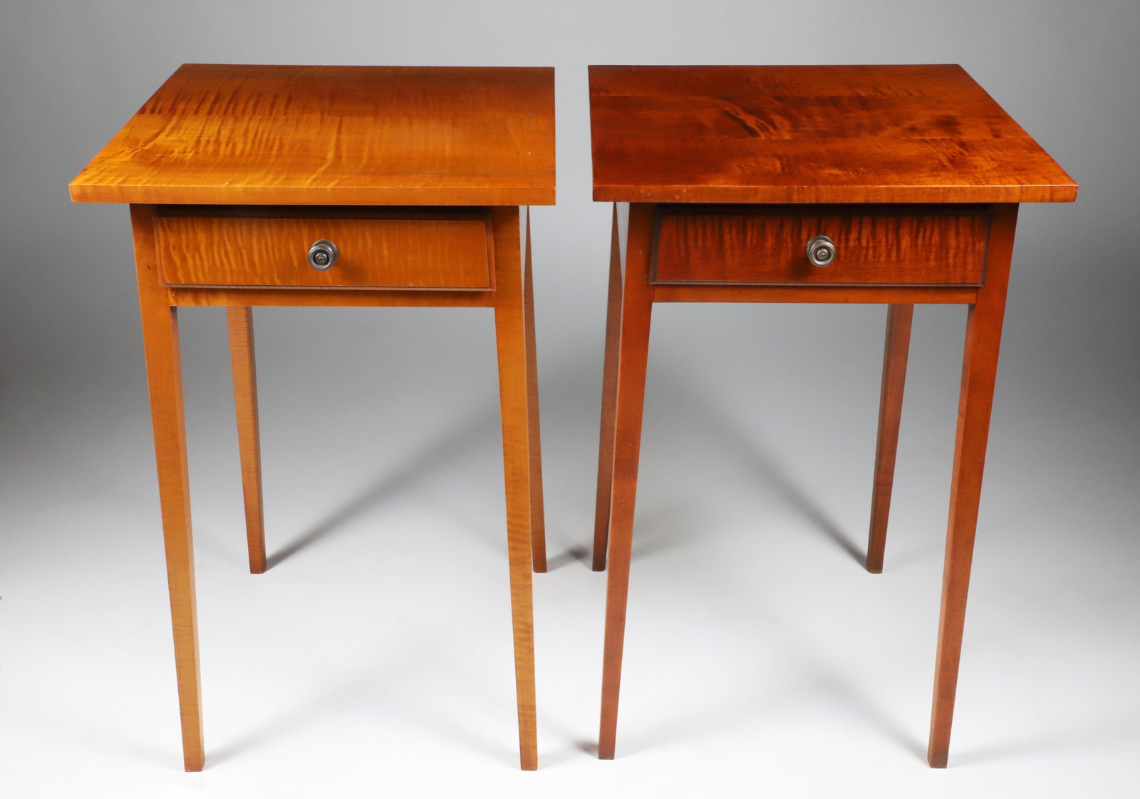 Pair of Labeled Eldred Wheeler Tiger Maple Hepplewhite Style One Drawer Work Stands (1 of 5)