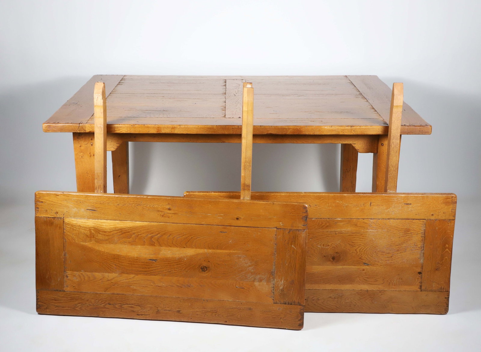 Modern Hepplewhite Style Extension Leaf Dining Table (1 of 9)