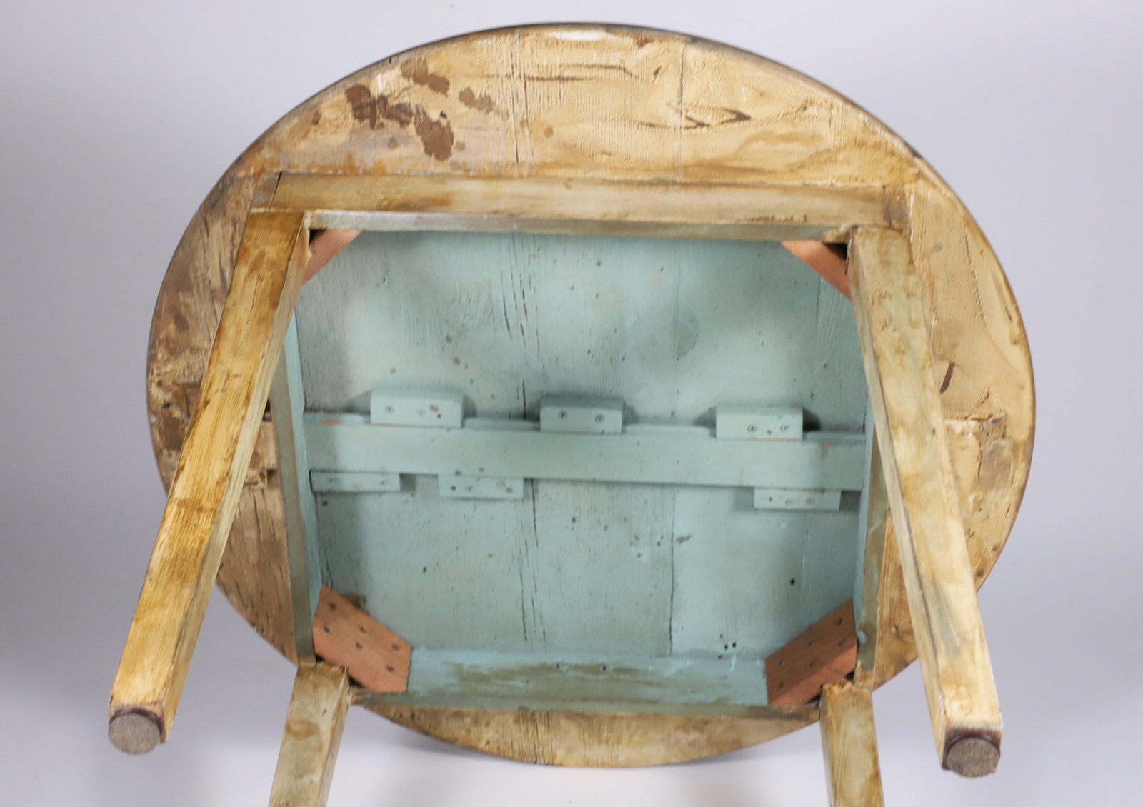 White Washed Country Round Breakfast Table - 6