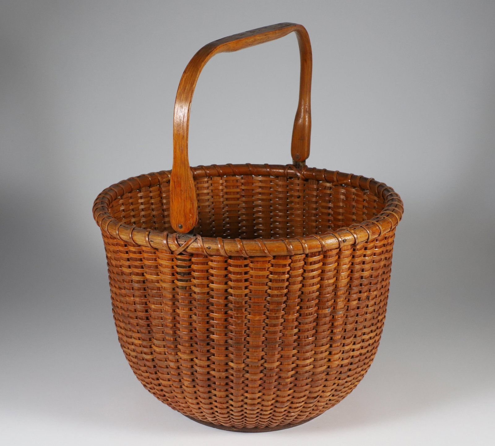 Mitchy Ray Round Open Swing Handle Nantucket Basket (1 of 5)