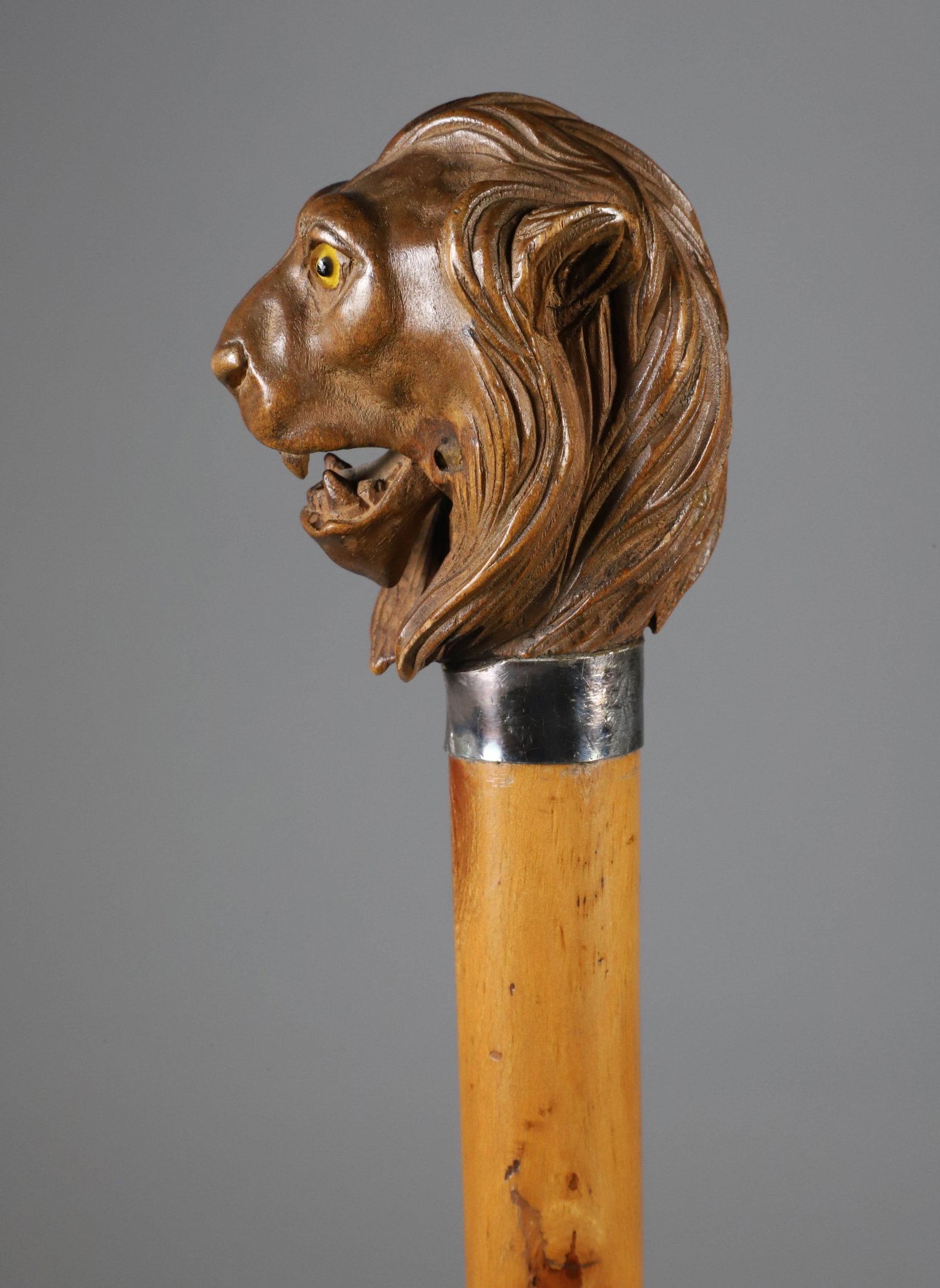 Mechanical Carved Wood Lion's Head Walking Stick, 19th Century