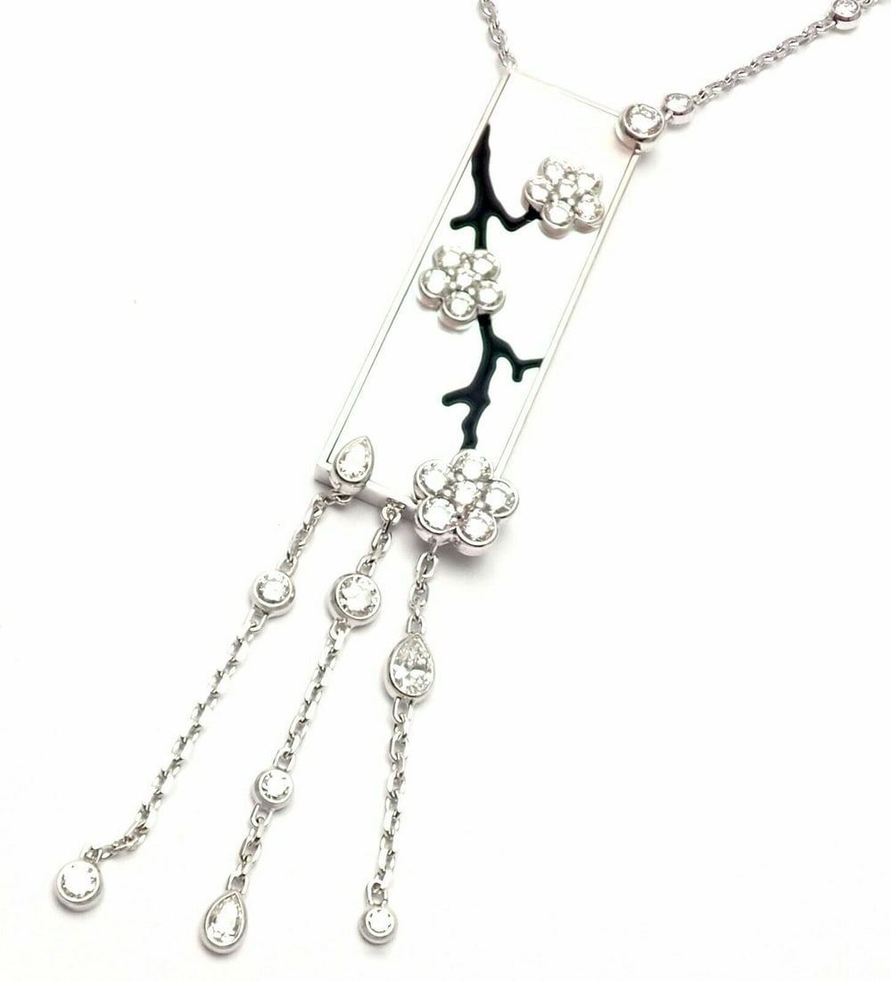 Van Cleef & Arpels Miroir Des Eaux 18k Gold Diamond MOP Necklace: About This Piece: This necklace comes with service paper from Van Cleef & Arpels store.