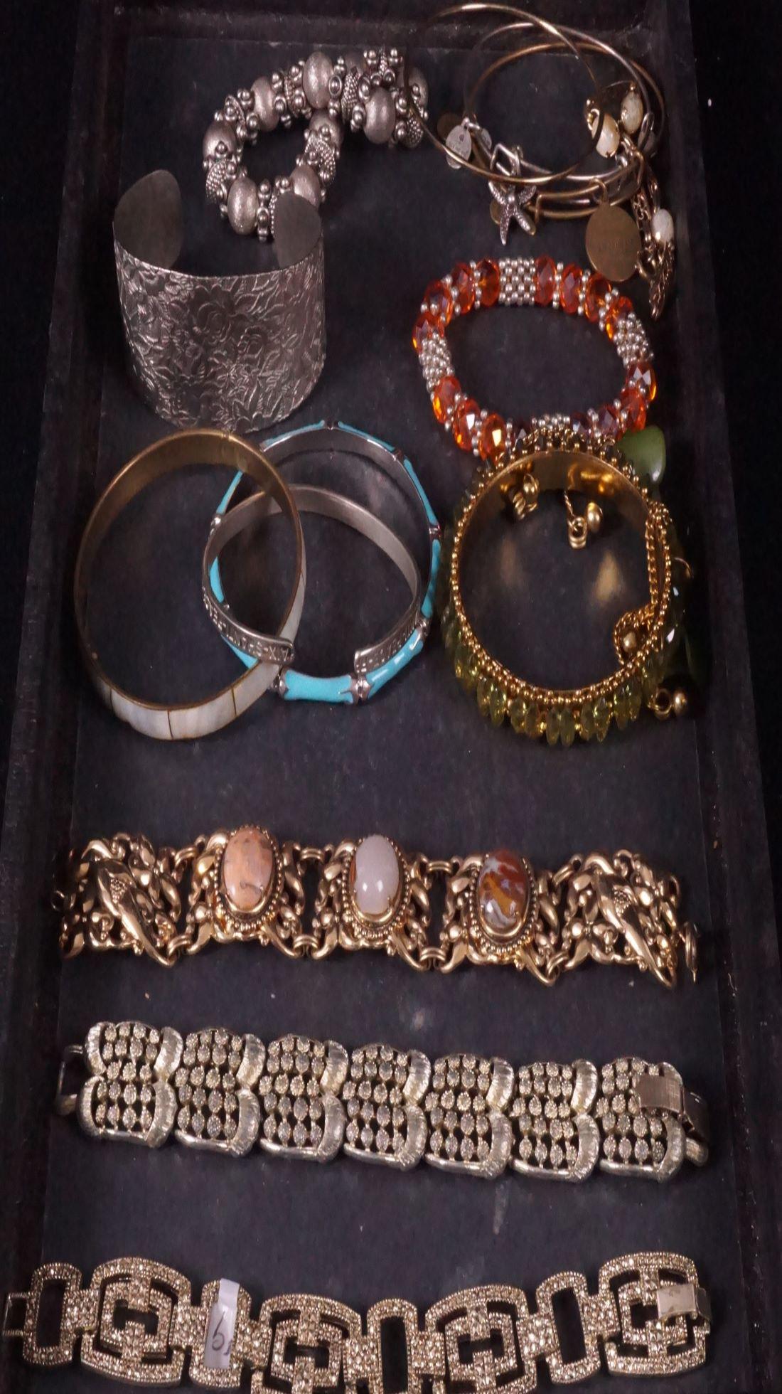 Lot of misc. Costume Jewelry bracelet: Lot of misc. Costume Jewelry bracelets. DISPLAY NOT INCLUDED.