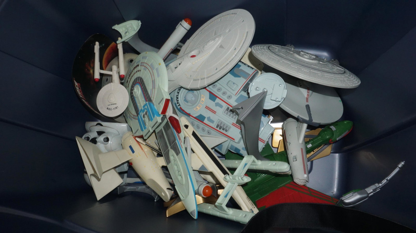 Large Lot of Star Trek & Star Wars Enterprise Models (1 of 5)
