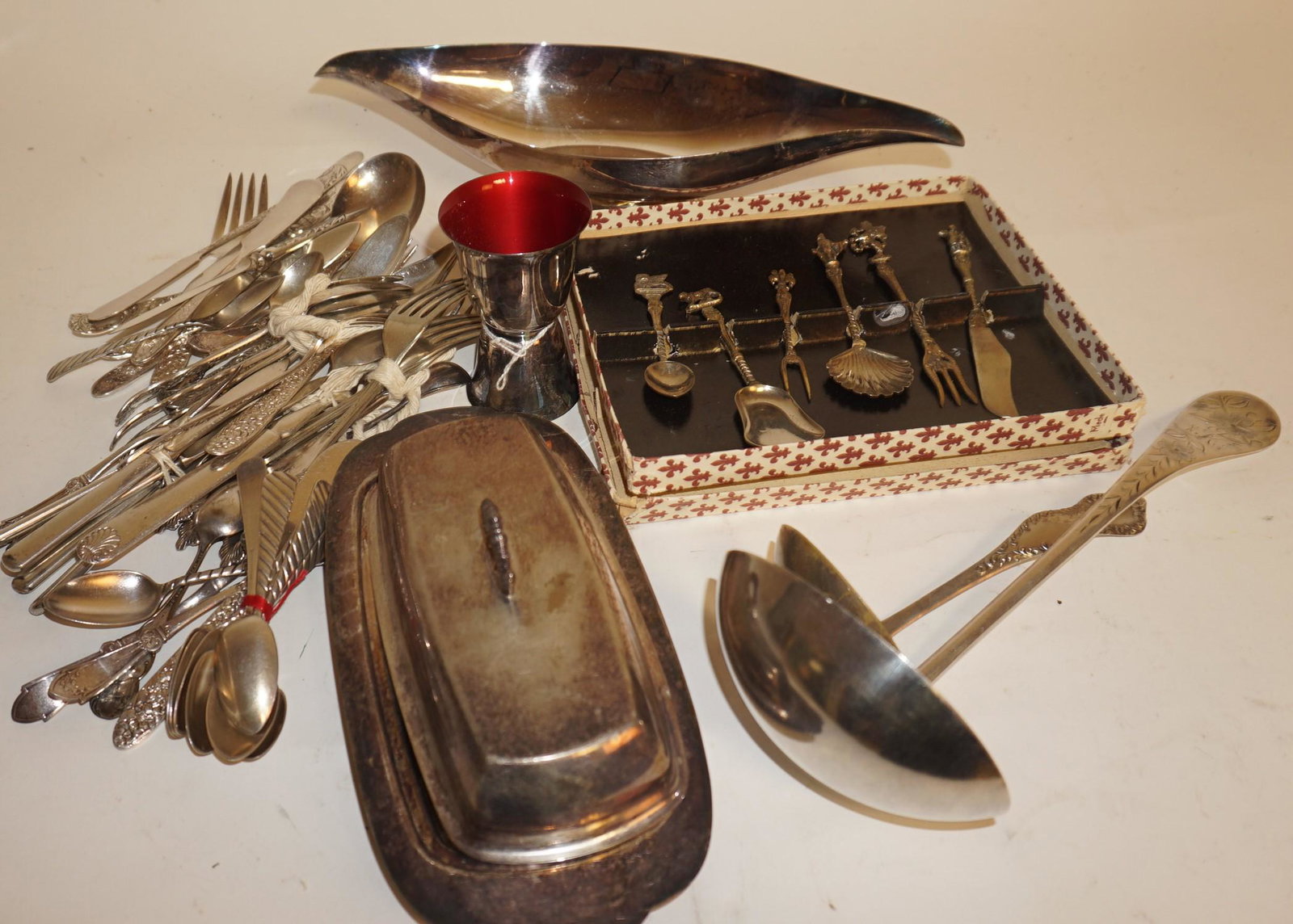 Lot of Silver Plated Flatware, serving pieces (1 of 4)