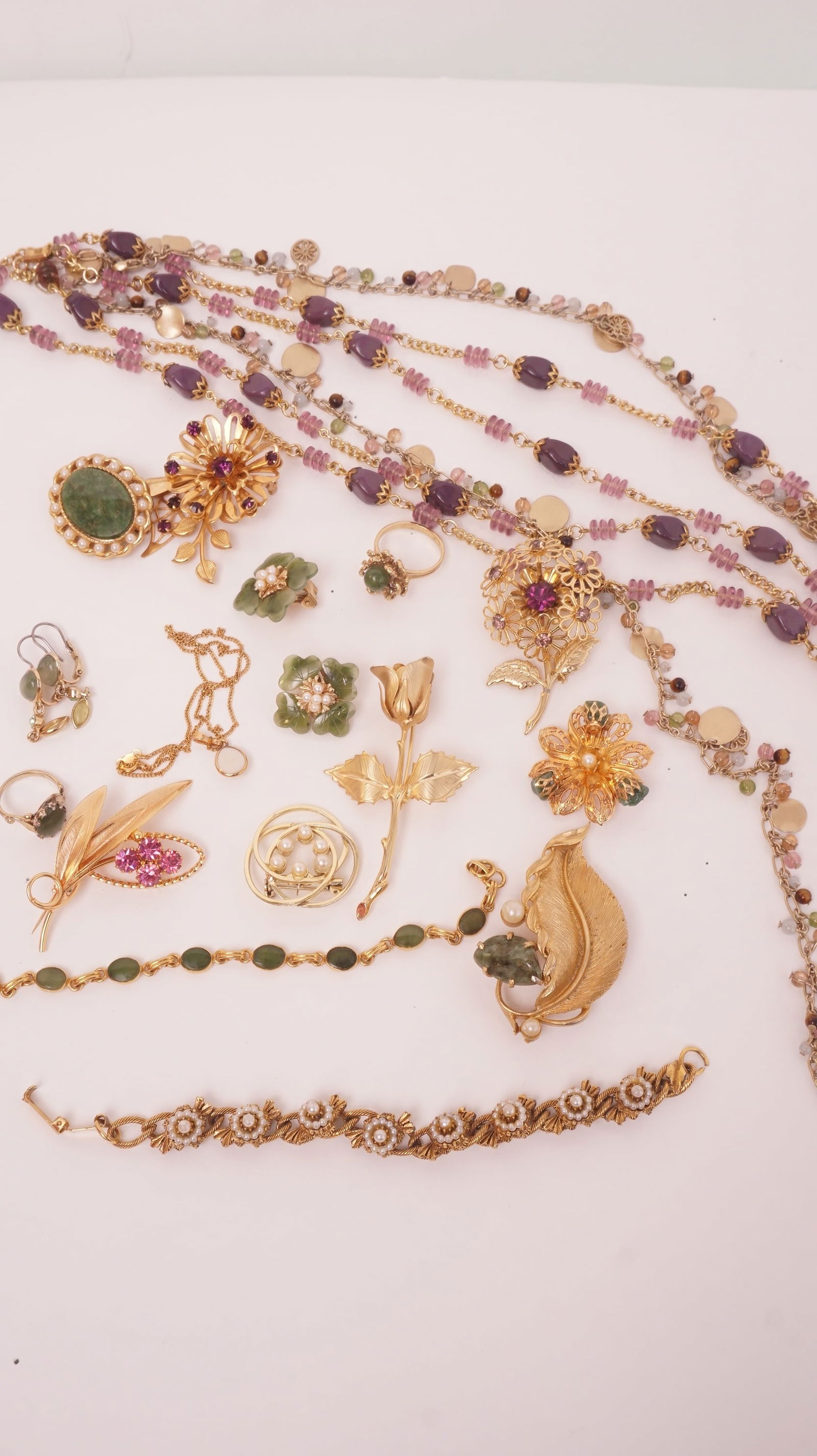 Authentic Vintage Costume Jewelry Assortment. (1 of 3)