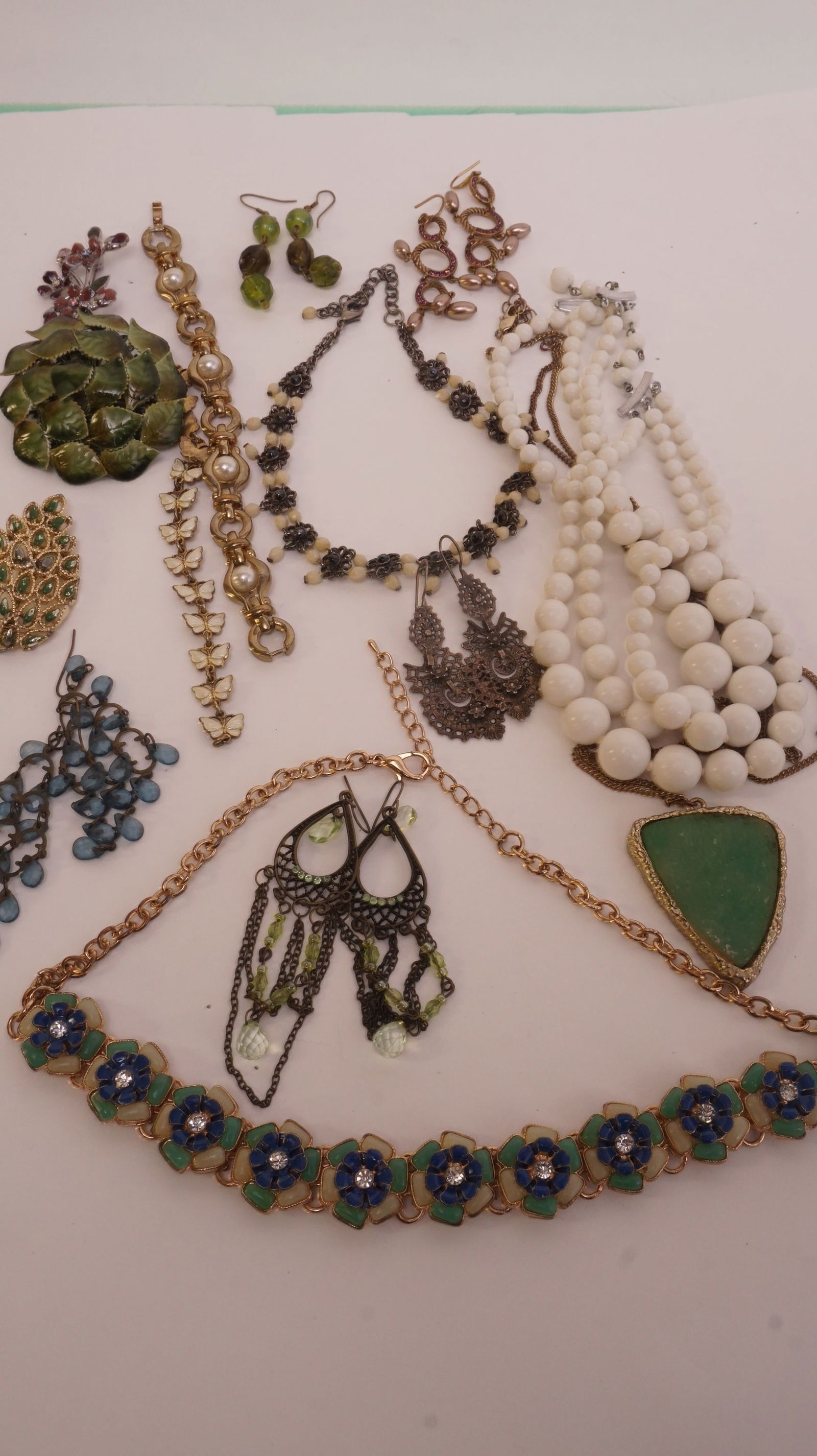 Statement Jewelry Lot Miscelaneous Sivler & Gold Tone Costume Jewlery (1 of 3)