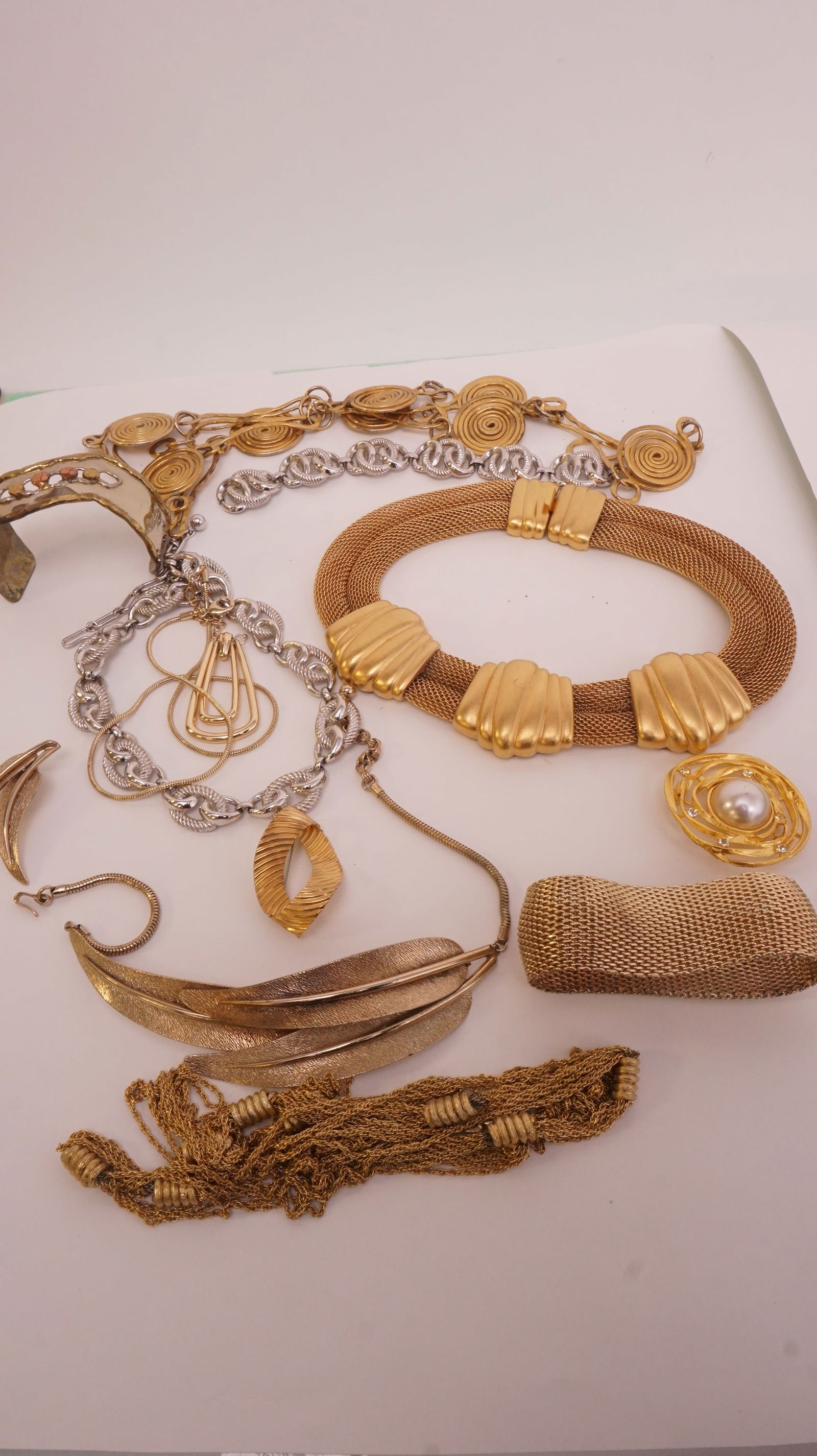 Modern everyday Vintage Jewelry Lot Miscelaneous Costume Jewlery (1 of 3)