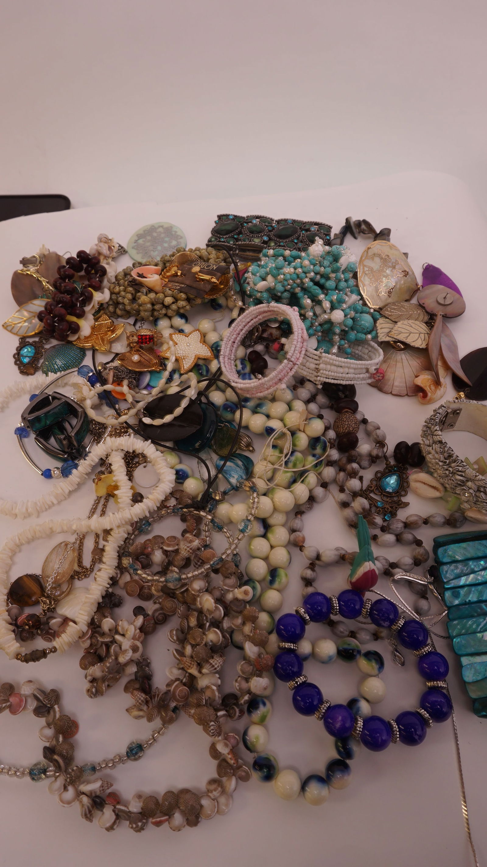 Assorted Lot Costume Jewlery (1 of 3)