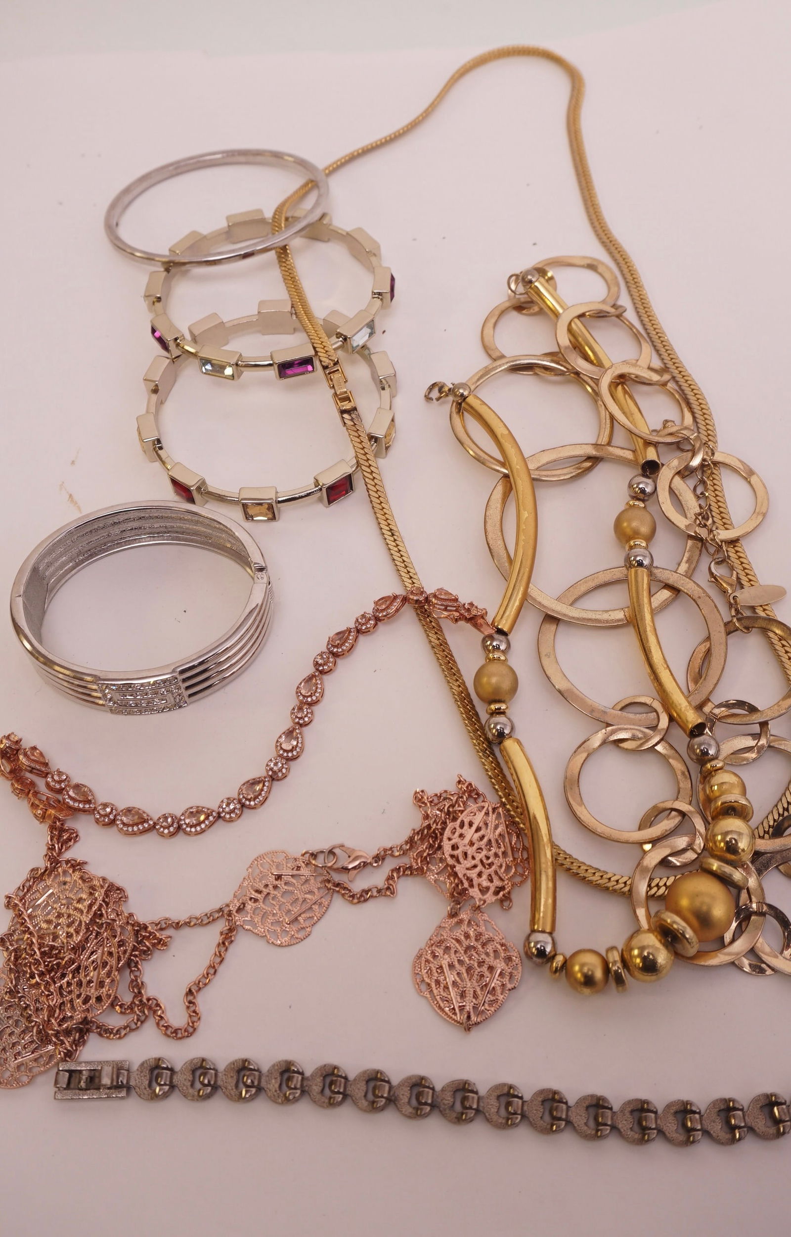 Modern everyday Vintage Jewelry Lot Miscelaneous Costume Jewlery (1 of 3)