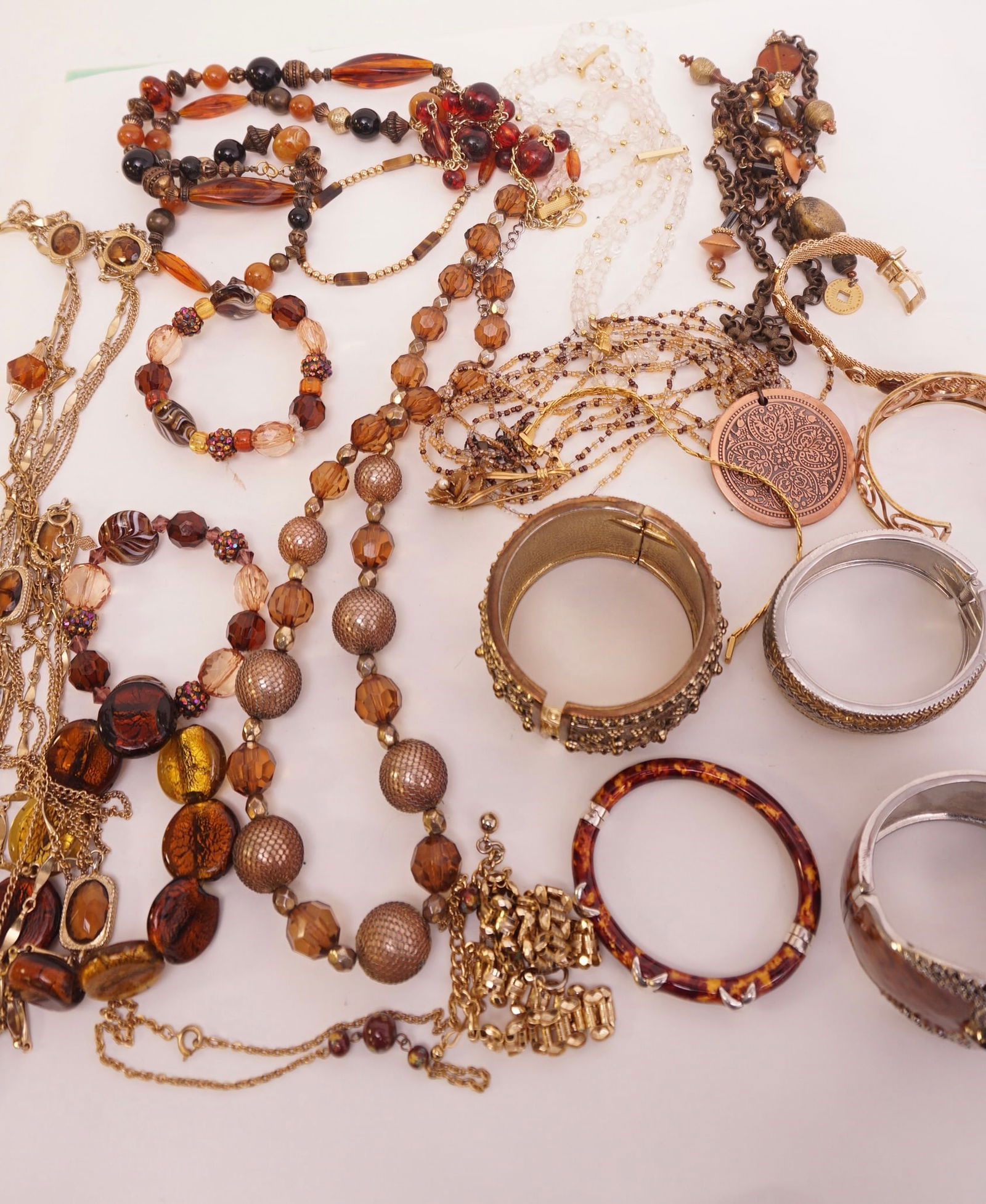 Nice Vintage Jewelry Lot Miscelaneous Costume Jewlery (1 of 3)