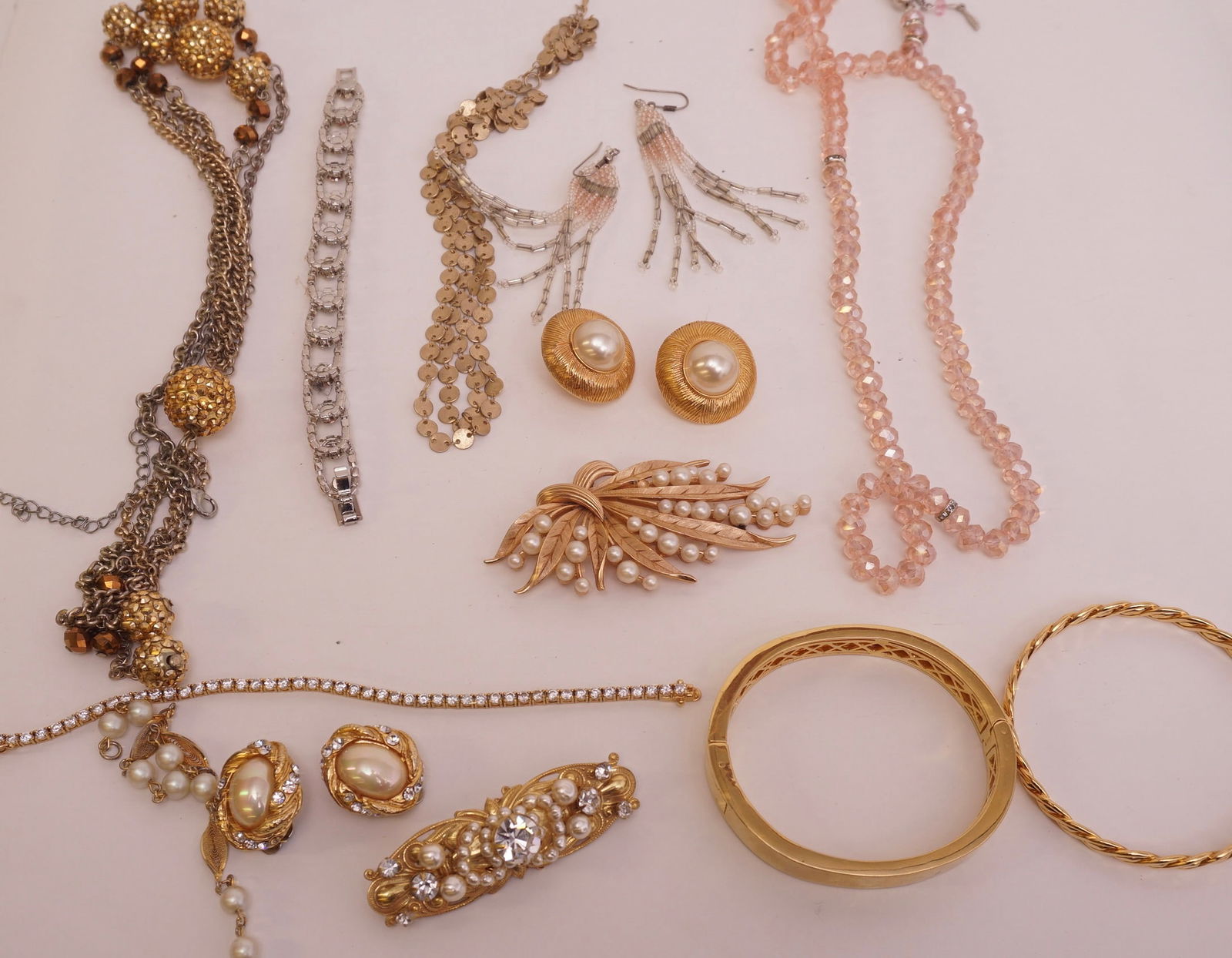 Authentic Vintage Costume Jewelry Assortment. Pearls, crystals and beads (1 of 3)