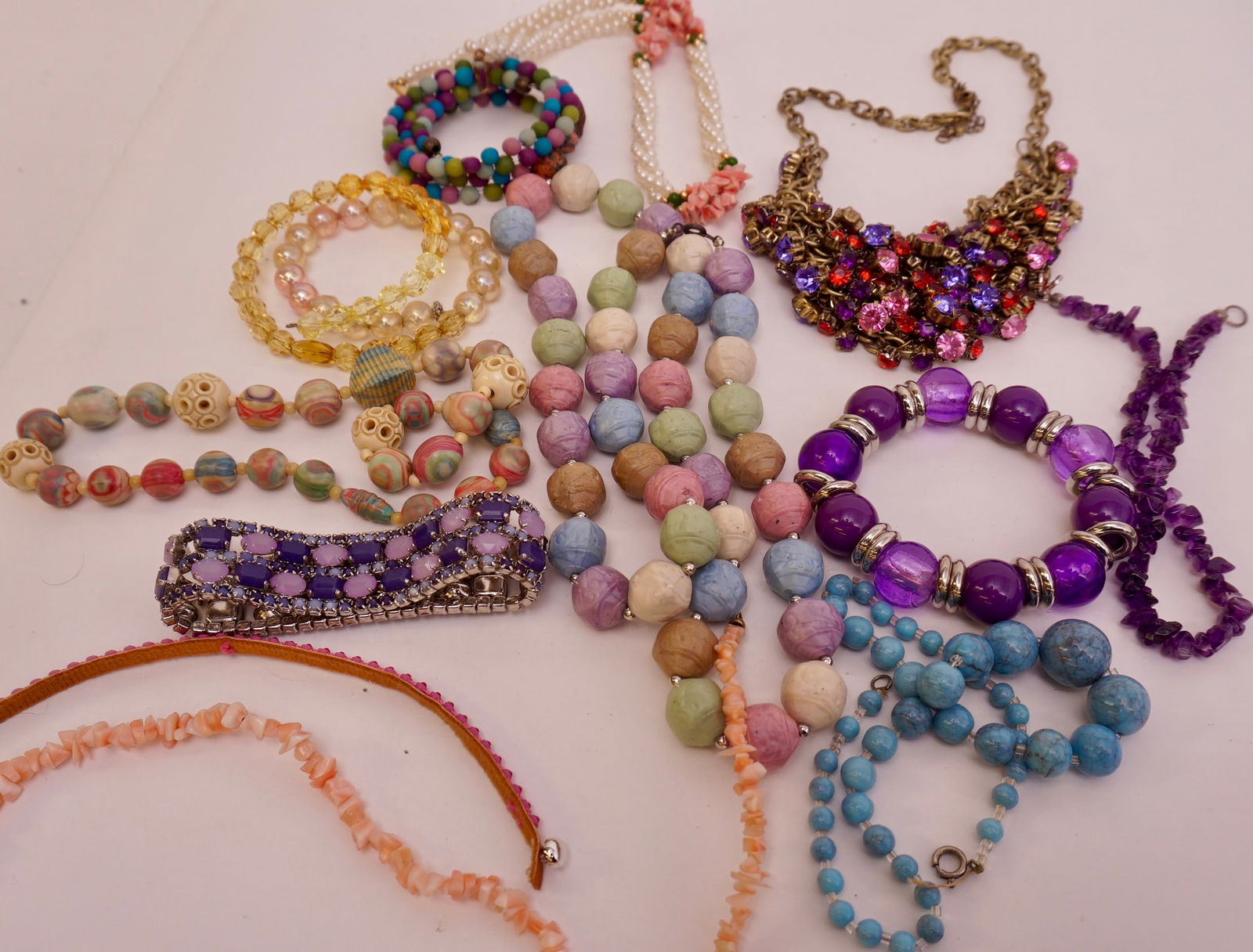 Lovely Pastel Vintage Jewelry Lot Miscelaneous Costume Jewlery (1 of 3)