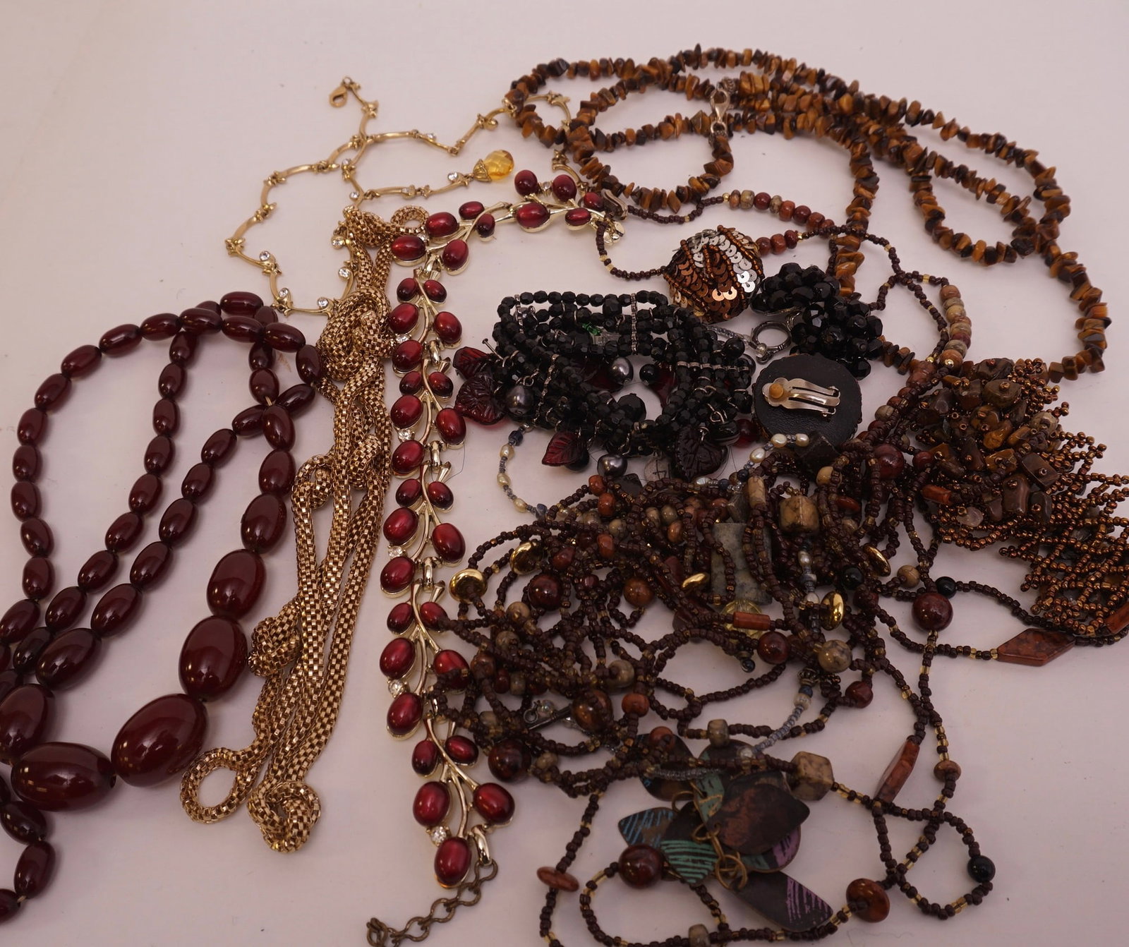 Costume Jewelry Assortment of Beaded Jewelry: This collection is a nice mixture of original Vintage Costume Jewelry pieces from the past and Vintage style pices. This collection includes: Bracelets, Earrings, Necklaces, Pendants, Brooches /Pins &