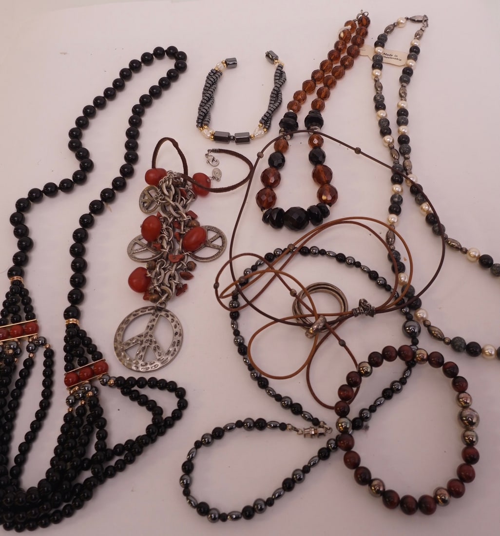 Costume Jewelry Assortment of Beaded Jewelry: This collection is a nice mixture of original Vintage Costume Jewelry pieces from the past and Vintage style pices. This collection includes: Bracelets, Earrings, Necklaces, Pendants, Brooches /Pins &