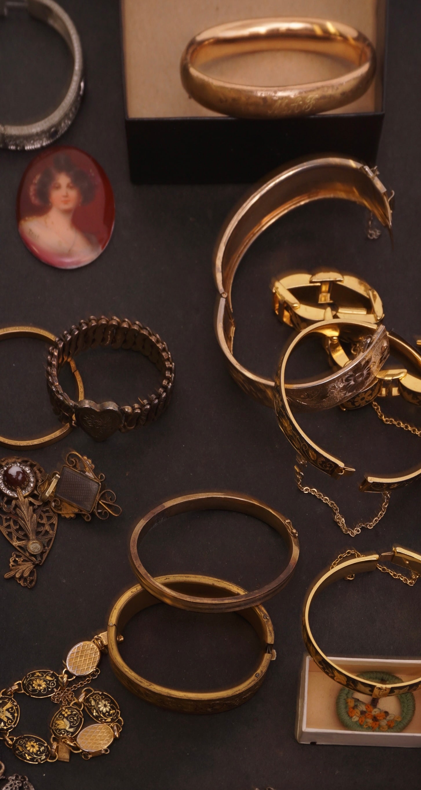 Large Lot of Assorted Antique Costume Jewlery Includes Victorian Braclets & Pendants (1 of 3)