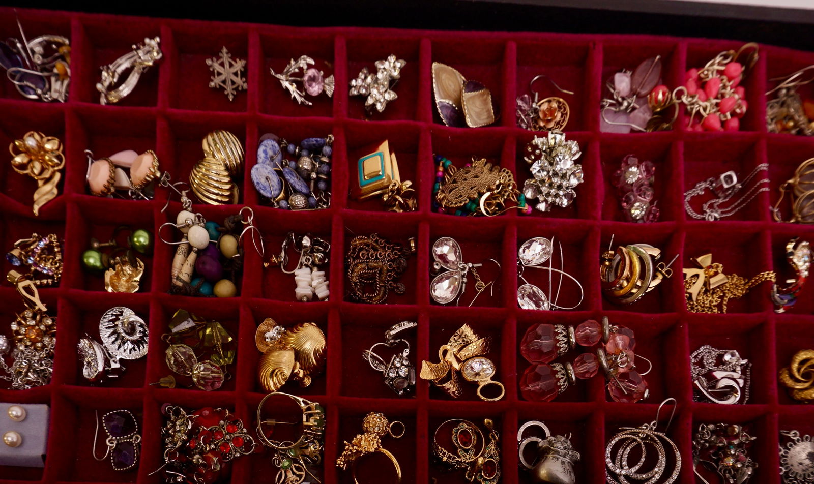 Assorted lot of EARRINGS all kinds (1 of 3)