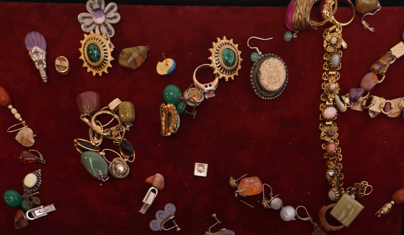 Mix of Stone Costume Jewlery: This collection includes: Bracelets, Earrings, Necklaces, Pendants, Brooches /Pins & Rings