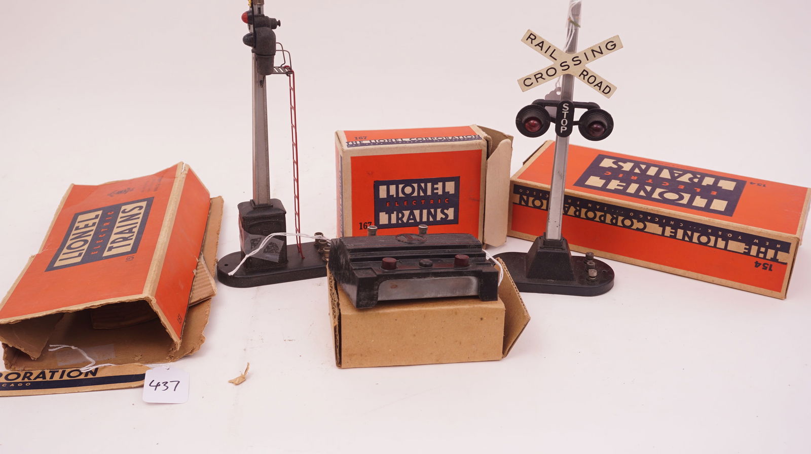 Lionel Trains Number 167, 151 & 154 (167)Whistle Controller (151) Signal (154) Aoutmatic Road (1 of 4)