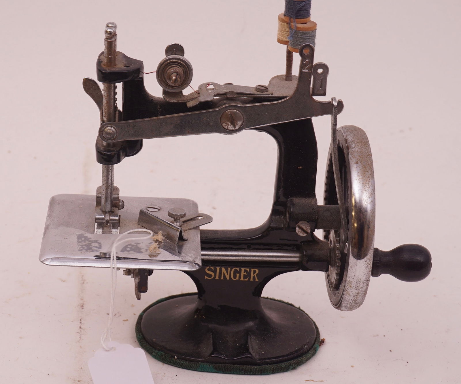 Antique Miniature Singer Sewing Machine (1 of 2)