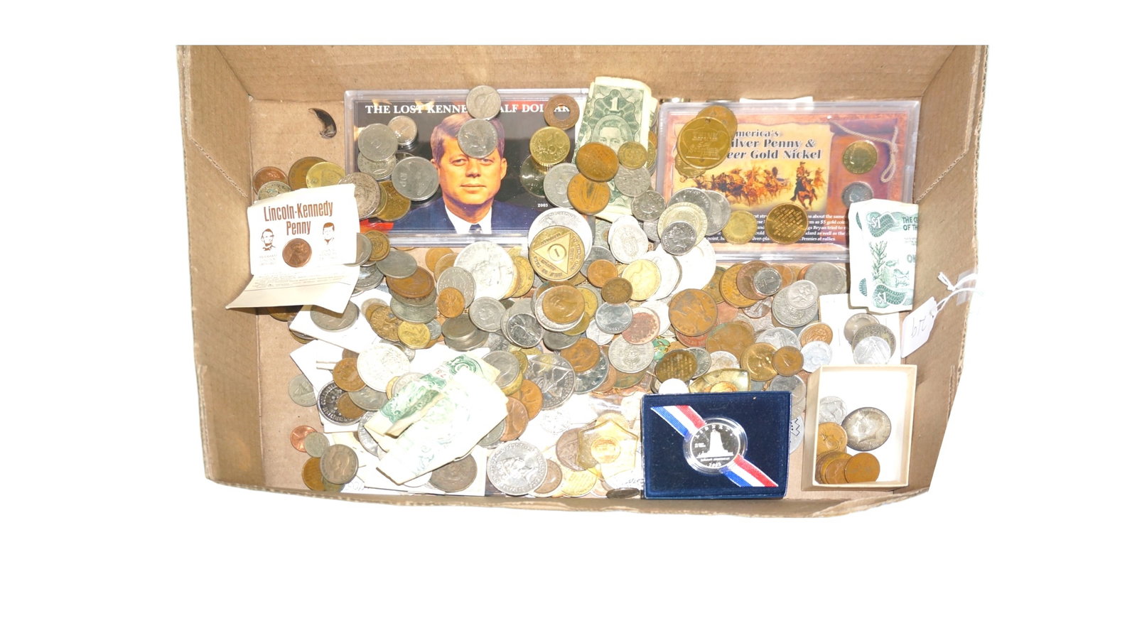 Lot of foreign Currency and Coins: Lot of foreign Currency and Coins