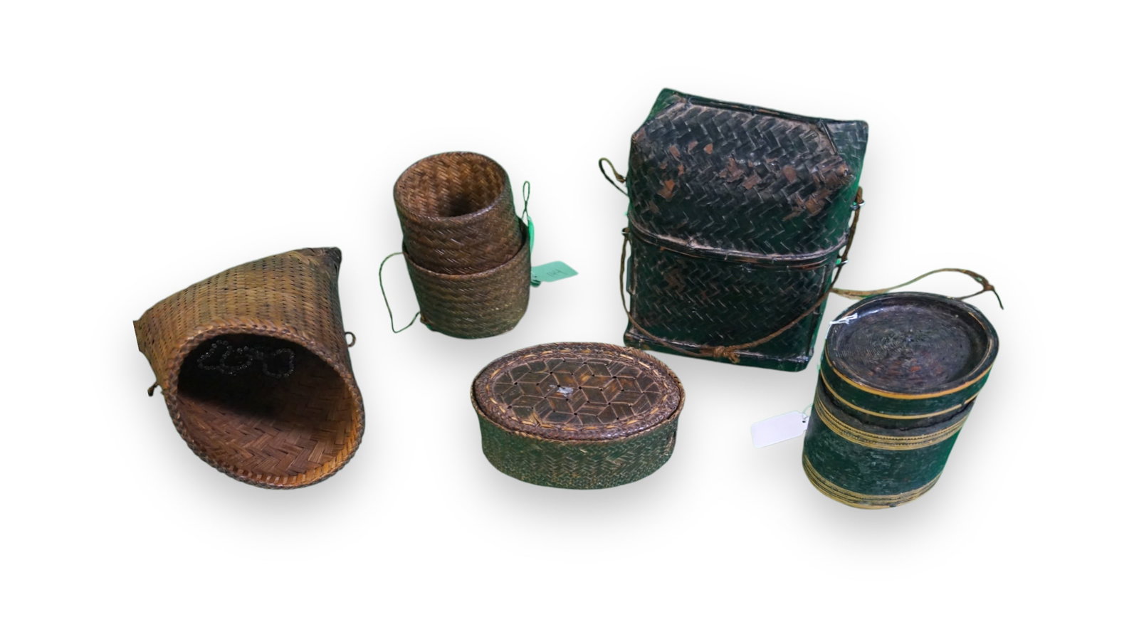 Assorted lot of African Decorative Baskets various Sizes & shapes Accessories: Assorted lot of African Decorative Baskets various Sizes & shapes Accessories