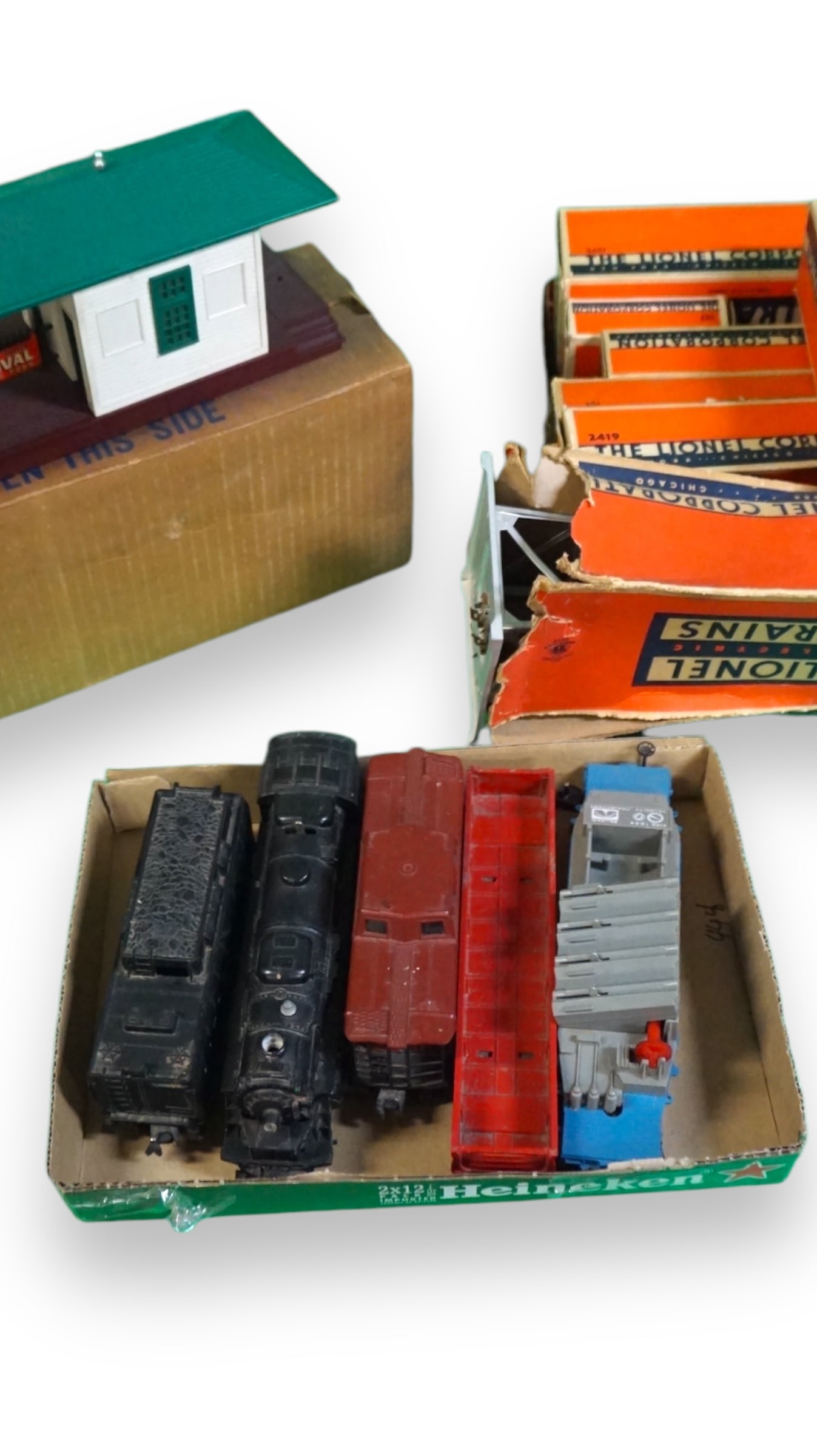 EARLY LIONEL TRAINS includes: set of trains, houses and many other pieces (1 of 5)
