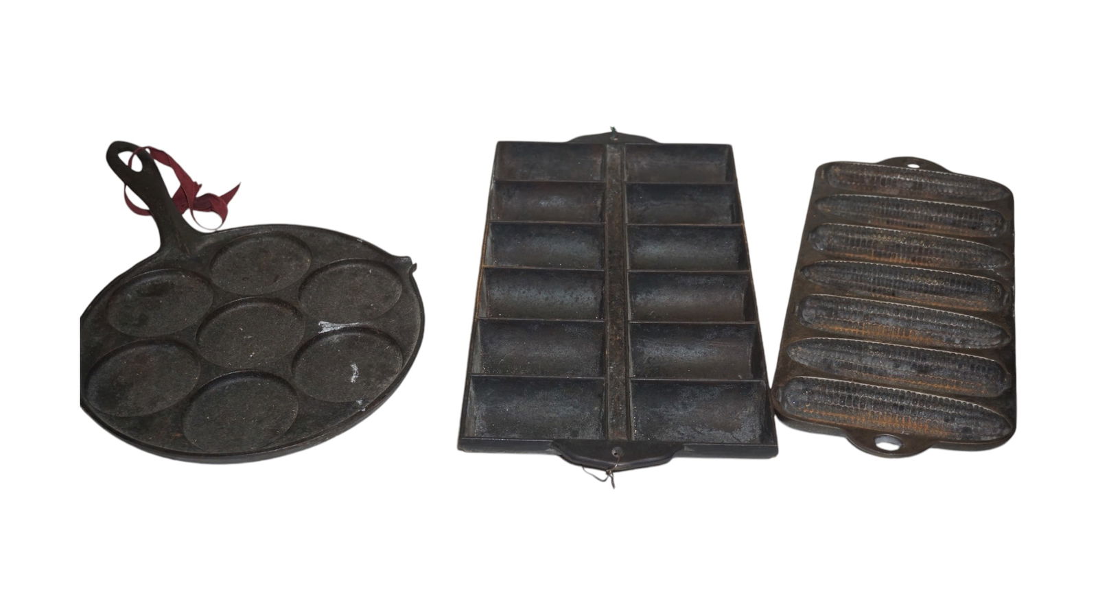 Assorted lot of 3 pieces Cast Iron Cookware Pot and molds (1 of 5)