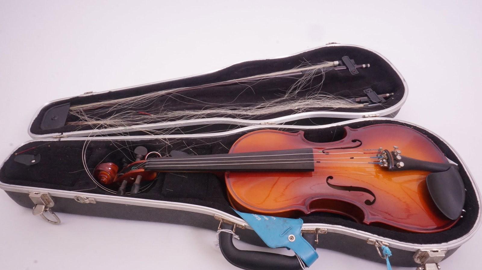 Giuseppi Meucci Violin: Vintage Giuseppi Meucci violin with bow and/or case (if included). Traditional student/intermediate grade.