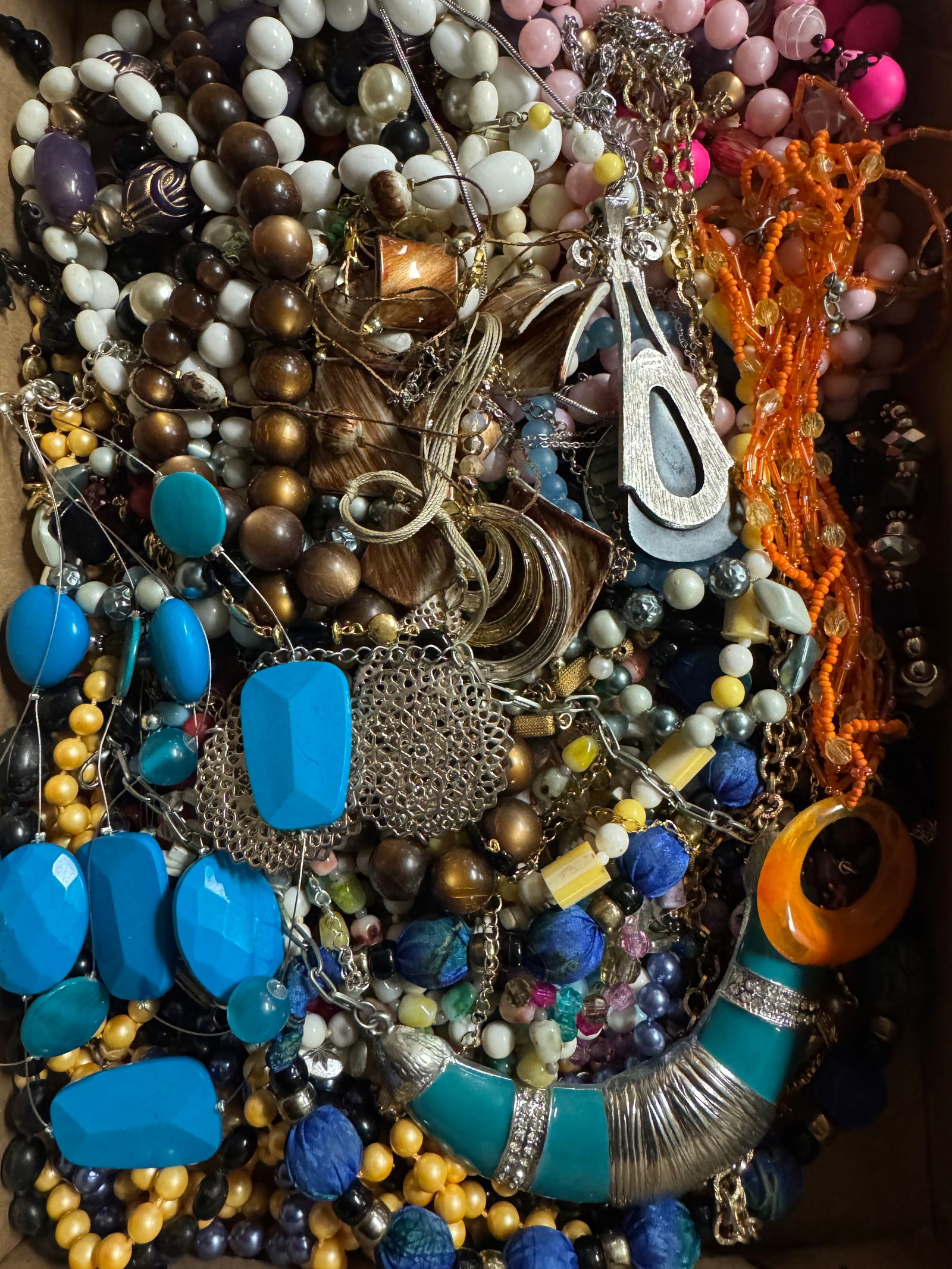 Huge Pearl Necklace Collection Mixed Lot: Large assortment of faux and real pearl necklaces with vintage clasps, multi-strand pieces, and mixed cream and ivory tones. Clean, cohesive palette ideal for resale or display. Please zoom in for qua