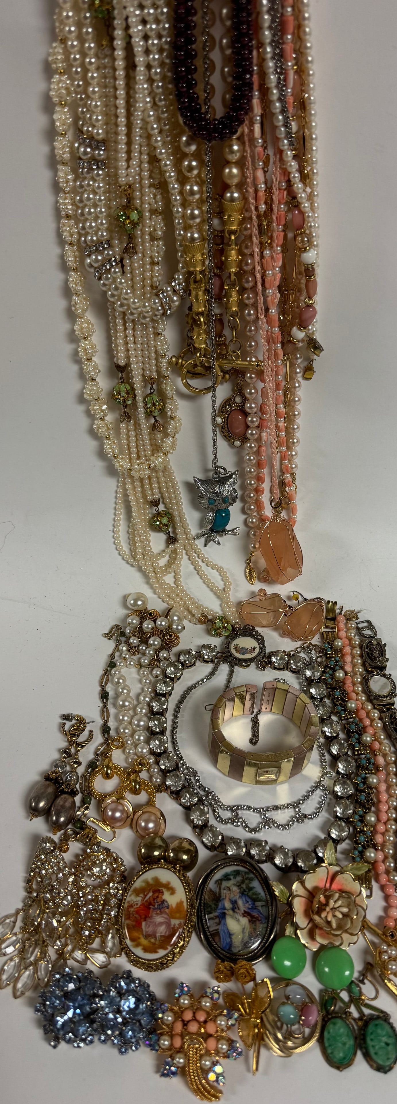 Natural Stone, crystal & Beaded Jewelry Lot: Lot includes various materials such as Shell set in Sterling braceltete and pendant, glass, acrylic, wood, shell, and faux pearls Necklaces and earrings plus a large group of mixed beads Please zoom i