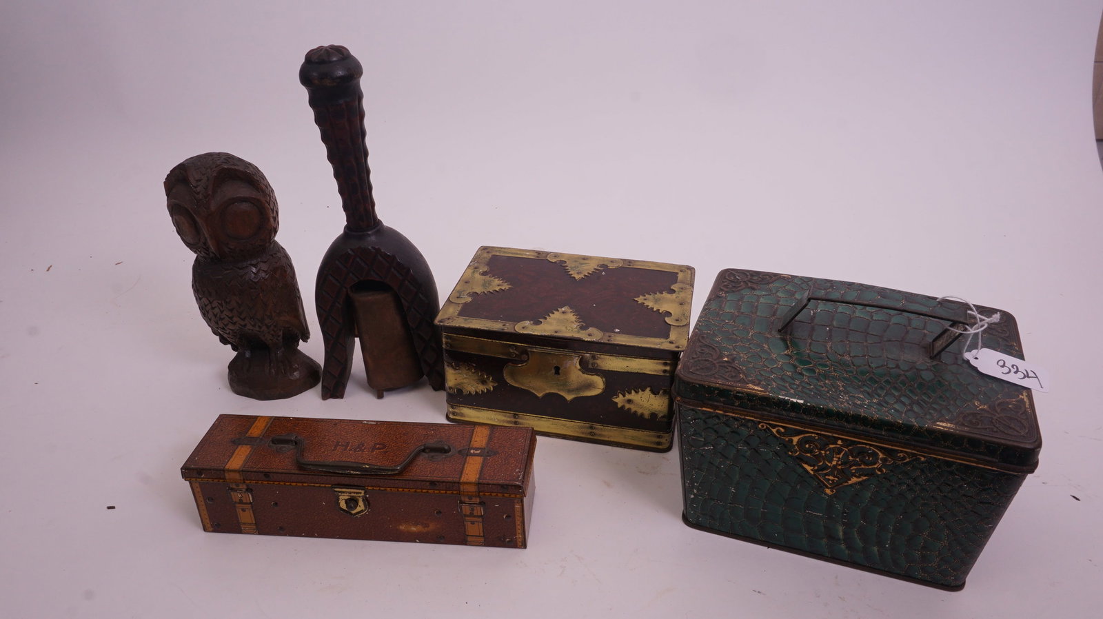 Vintage Tin & Wood Boxes Lot: Mixed tin & wood boxes.