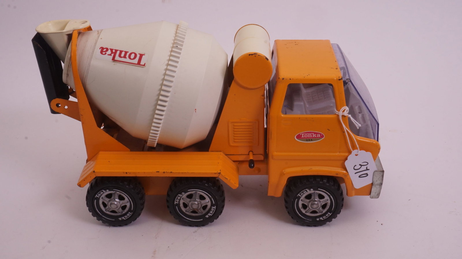 Tonka Cement Truck: Vintage Tonka cement mixer truck with classic rotating drum. Please review photos.